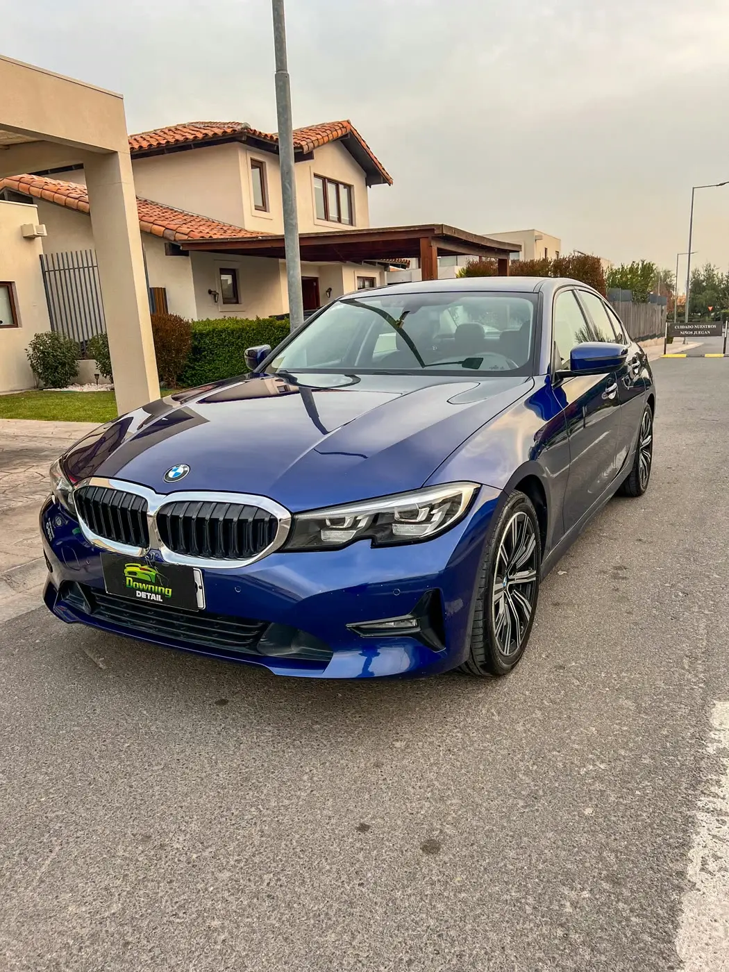 BMW Serie 3 azul con sellado cerámico de Downing Detail